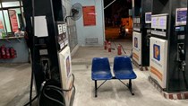 Lực lượng QLTT kiểm tra cửa hàng xăng dầu tại Hà Nội