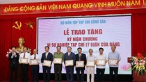 Bộ trưởng Trần Tuấn Anh nhận Kỷ niệm chương “Vì sự nghiệp tạp chí lý luận của Đảng”