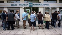 Hy Lạp thiệt hại hơn 3 tỷ USD sau ba tuần đóng cửa ngân hàng