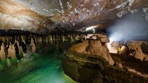 Mở tour du lịch khám phá hang Va và hang Nước Nứt