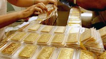 Giá vàng trong nước lao dốc theo giá vàng thế giới