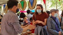 Người tiêu dùng Pháp “hồ hởi” với vải thiều Việt Nam