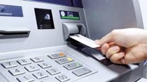 Từ 1/8, các tổ chức tín dụng phải giảm phí giao dịch trên ATM, POS, chuyển khoản liên ngân hàng