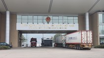 Trung Quốc tạm ngừng nhập khẩu hàng hóa tại cửa khẩu Lào Cai