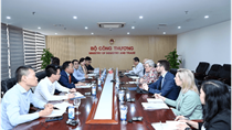 Thứ trưởng Nguyễn Hoàng Long tiếp và làm việc với đặc phái viên về khí hậu của Vương quốc Anh