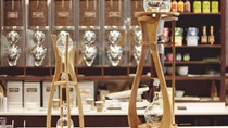 Độc đáo công cụ pha càphê phong cách đồng hồ cát ở MIK 2016