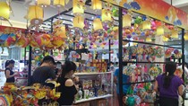   Đèn lồng Trung thu Việt: “Sáng” trên sân nhà