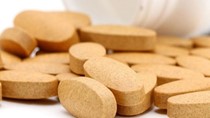 Dùng Vitamin C làm đẹp sai cách có thể gây sỏi thận, tử vong