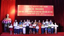 CĐ Công ty Apatit Việt Nam khen thưởng 305 học sinh, 1 em giành bổng ĐH Stanford 