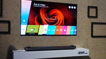 TV OLED mỏng hơn 2 mm giá từ 300 triệu của LG