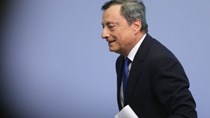 Draghi sẽ “hạ cánh mềm” cho chính sách kích thích khi ECB vẫn lo lạm phát