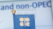 OPEC nhất trí kéo dài thỏa thuận cắt giảm sản lượng dầu