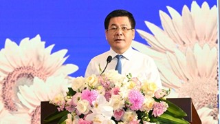 Bộ trưởng Nguyễn Hồng Diên dự Hội nghị biểu dương gia đình CN, viên chức, người lao động tiêu biểu