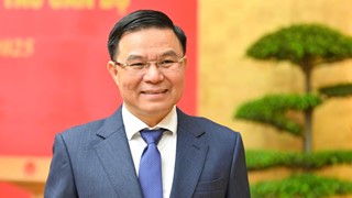 Quyền Bộ trưởng Lê Mạnh Hùng gửi thư chúc mừng năm mới tới các thế hệ cán bộ, công chức, viên chức, người lao động 