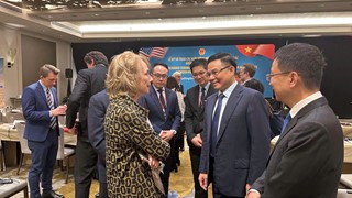 Quyền Bộ trưởng Lê Mạnh Hùng trao đổi với Giám đốc cơ quan Thương mại quốc tế Hoa Kỳ và Phó Chủ tịch AmCham tại VN