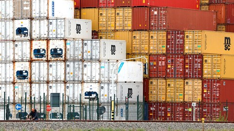 Xuất khẩu của châu Âu sang Mỹ giảm tháng thứ hai liên tiếp