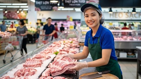 Giá heo hơi hôm nay 12/8: Miền Bắc, miền Nam cùng giảm