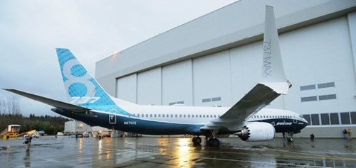  Phiên bản mới nhất của dòng 737 sẽ cạnh tranh với A320neo mới của hãng Airbus, rẻ hơn chi phí hoạt động rẻ hơn 8% so với đối thủ. 