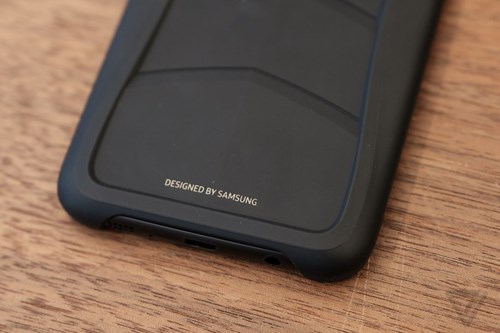 Trên tay smartphone của Người dơi - Samsung Galaxy S7 Injustice Edition
