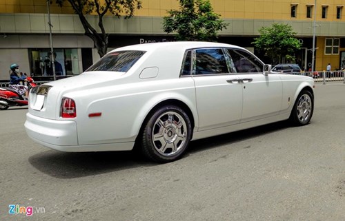 Rolls-Royce Phantom cua thieu gia Phan Thanh o Sai Gon hinh anh 4