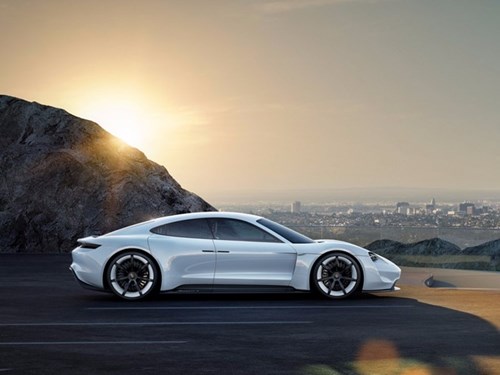 Porsche san xuat xe dien canh tranh Tesla hinh anh 6