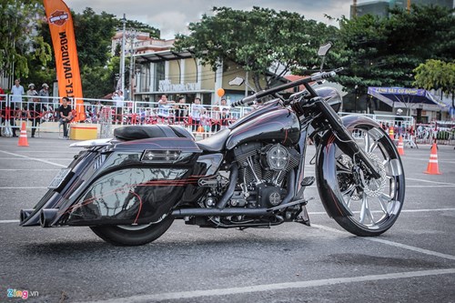 Xe Harley-Davidson Street Glide do banh lon cua Duc Tao Pho hinh anh 2