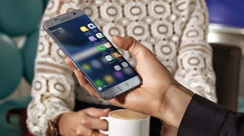 4 smartphone Samsung noi bat trong tung phan khuc hinh anh 4