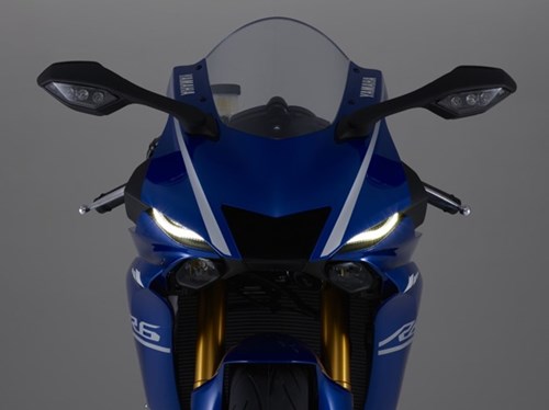 Yamaha gioi thieu sieu moto R6 2017 hinh anh 3