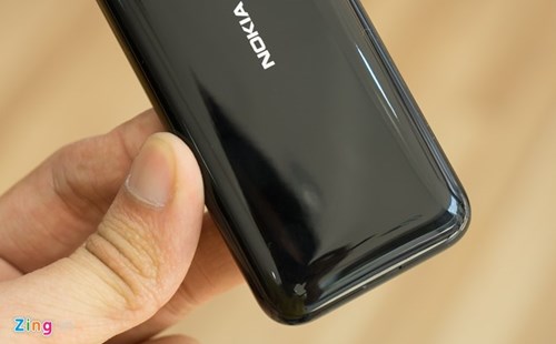 Mo hop Nokia 222 giong iPhone 7 Jet Black vua len ke hinh anh 8