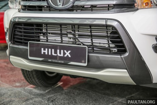 Cận cảnh Toyota Hilux bản đặc biệt mới tại Malaysia - Ảnh 7.