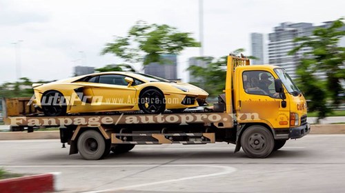 Hot girl đánh thức Sài Gòn lúc nữa đêm bằng màn nẹt pô trên Lamborghini Aventador - Ảnh 3.