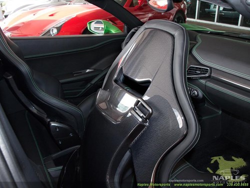 Chiếc siêu xe Ferrari 458 Spider với màu sơn độc trị giá hơn 600 triệu Đồng - Ảnh 9.