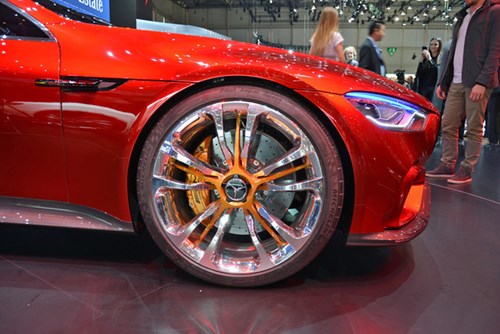 Xem quả bom sex 4 bánh Mercedes-AMG GT Concept lăn bánh ra khỏi triển lãm Geneva 2017 - Ảnh 2.