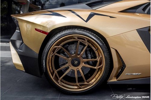 Vẻ đẹp siêu xe hàng hiếm Lamborghini Aventador SV Roadster màu vàng đồng - Ảnh 7.