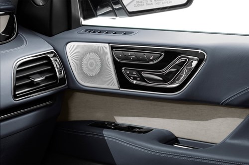 SUV hạng sang cỡ lớn Lincoln Navigator 2018 ra mắt với thiết kế thanh lịch và nội thất tiện nghi - Ảnh 12.