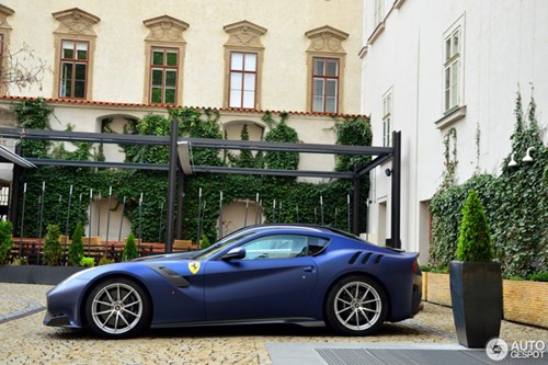 Hàng hiếm Ferrari F12tdf màu lạ xuất hiện tại Cộng hòa Séc - Ảnh 9.