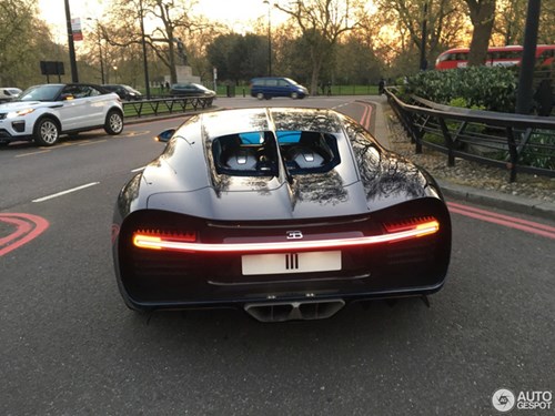 Vẻ đẹp của siêu xe 2,5 triệu USD, Bugatti Chiron đầu tiên tại Anh quốc - Ảnh 9.