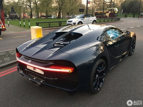 Vẻ đẹp của siêu xe 2,5 triệu USD, Bugatti Chiron đầu tiên tại Anh quốc - Ảnh 7.