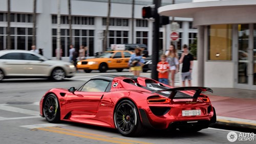 Tức nổ mắt với bộ áo đỏ crôm trên siêu xe triệu đô Porsche 918 Spyder - Ảnh 5.