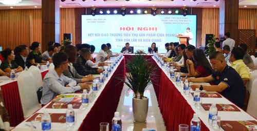 Sở Công thương Đắk Lắk tổ chức Hội nghị Kết nối giao thương tiêu thụ sản phẩm giữa doanh nghiệp tỉnh Đắk Lắk và Kiên Giang năm 2022. Ảnh: Quang Yên.