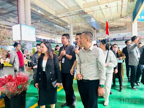 Chợ hoa Đậu Nam đã được vinh danh là “Chợ hoa cấp quốc gia", "Khu du lịch cấp AAA quốc gia”, “Khu vực tập trung tiêu dùng văn hóa và du lịch ban đêm quốc gia” và “Khu công nghiệp sáng tạo văn hóa tỉnh Vân Nam".