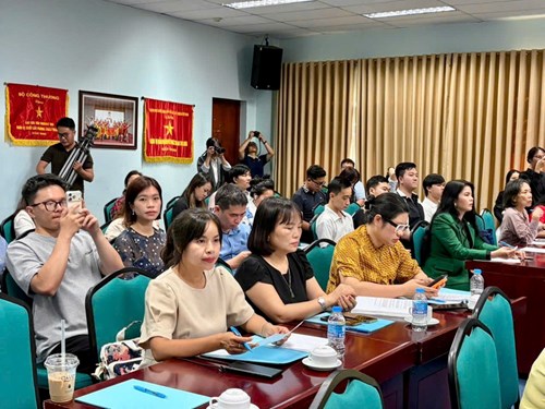 Các đại biểu tham dự Hội thảo “Cơ hội và thách thức phát triển thị trường Vương quốc Anh”