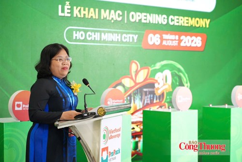 Bà Nguyễn Trường Nhật Phượng – Thành ủy viên, Phó Chủ tịch Hội đồng nhân dân TP. Hồ Chí Minh phát biểu tại lễ khai mạc.