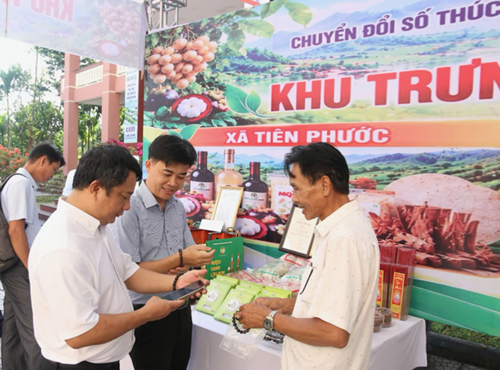 Đưa các sản phẩm OCOP sản xuất tại miền núi lên nền tảng số để giới thiệu và bán hàng Online. Ảnh Sở KH&CN Đà Nẵng.