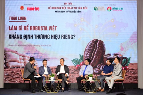 Các diễn giả trong phiên thảo luận "Làm gì để Robusta Việt khẳng định thương hiệu riêng" trong khuôn khổ hội thảo. Ảnh: Quang Định.