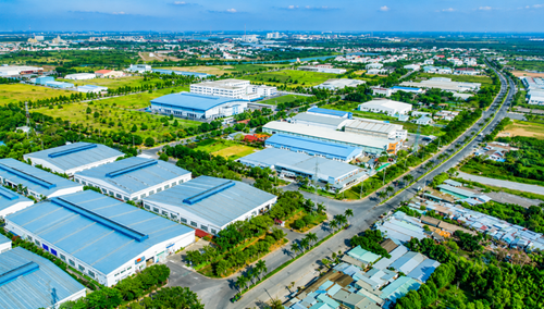 Hệ thống hạ tầng đồng bộ tại các khu công nghiệp góp phần nâng sức cạnh tranh của doanh nghiệp sản xuất Việt Nam. Ảnh: BCM