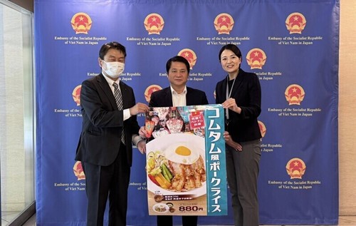 Sau một hành trình dài thử nghiệm, qua nhiều phiên đàm phán, cơm tấm, nước mắm truyền thống Việt Nam đã được bán tại chuỗi nhà hàng ăn nhanh lớn nhất Nhật Bản - hệ thống Matsuya. Ảnh: Minh Đức