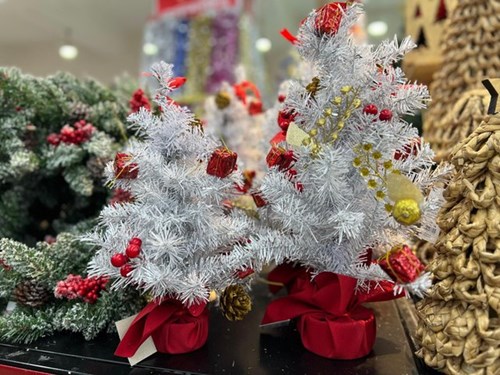 Nhiều người chọn mua đồ trang trí Noel made in Việt Nam - Ảnh 5.