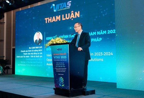 TS Cấn Văn Lực: "Việt Nam c&oacute; nhiều động lực tăng trưởng cho năm 2024".
