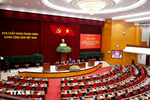 Bộ Chính trị, Ban Bí thư gặp mặt các đồng chí nguyên Ủy viên Ban Chấp hành Trung ương Đảng các khóa. Ảnh: Thống Nhất/TTXVN